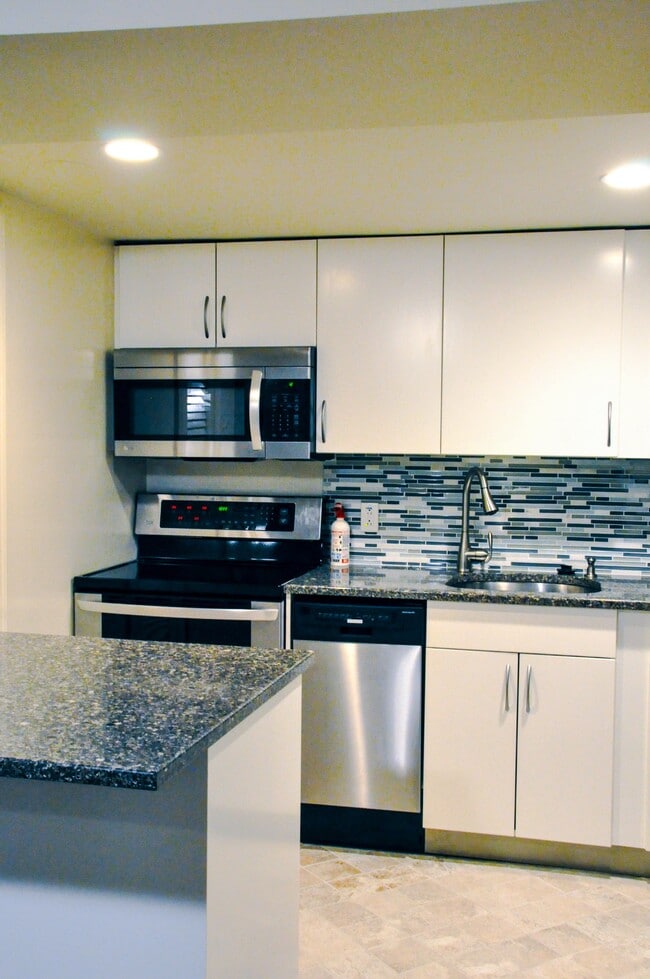 Building Photo - 1777 Lanier Pl NW