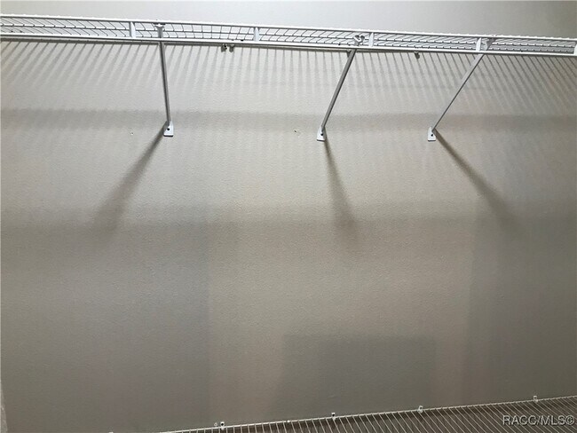 Building Photo - 2595 N Brentwood Cir