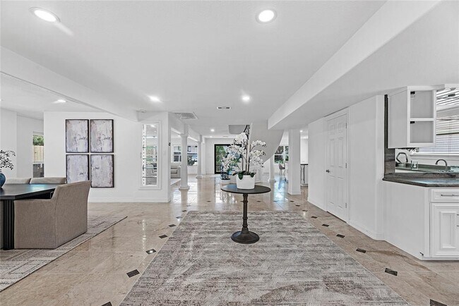 Building Photo - 2414 Avalon Pl