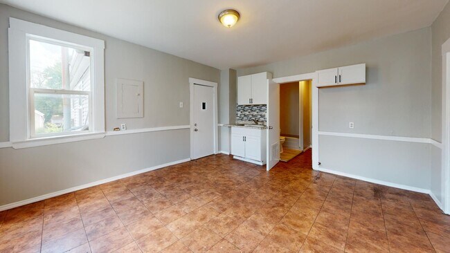 Building Photo - 3347 Seymour Ave