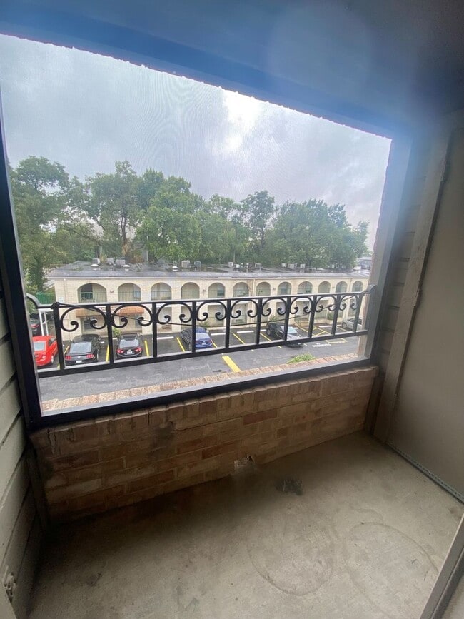 Building Photo - MOVE IN NOW  - SOMERSET - WEST CAMPUS - SPECTACULAR 2BD/BA - GATED - PARKING / WATER INCLUDED