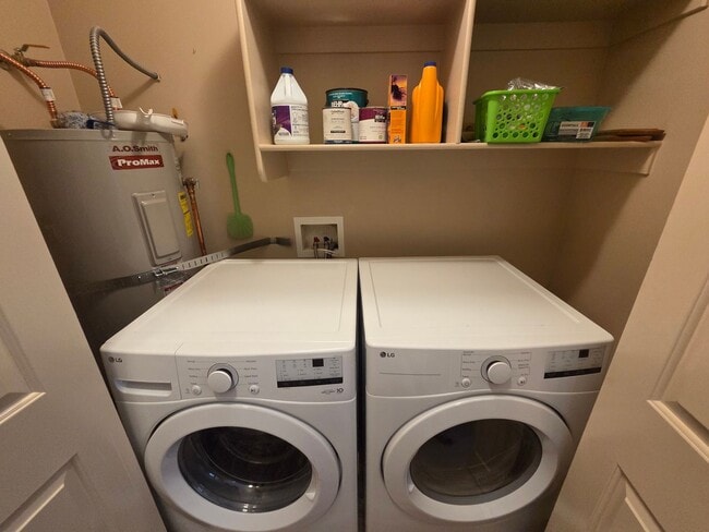 Building Photo - FURNISHED Famale Roomate Opportunity