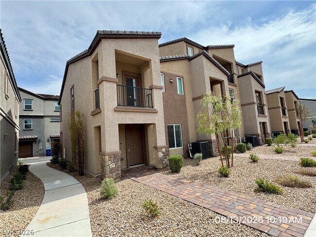 Building Photo - 630 Bellus Pl