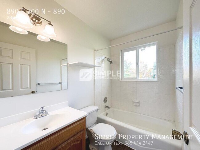 Building Photo - 890 E 200 N