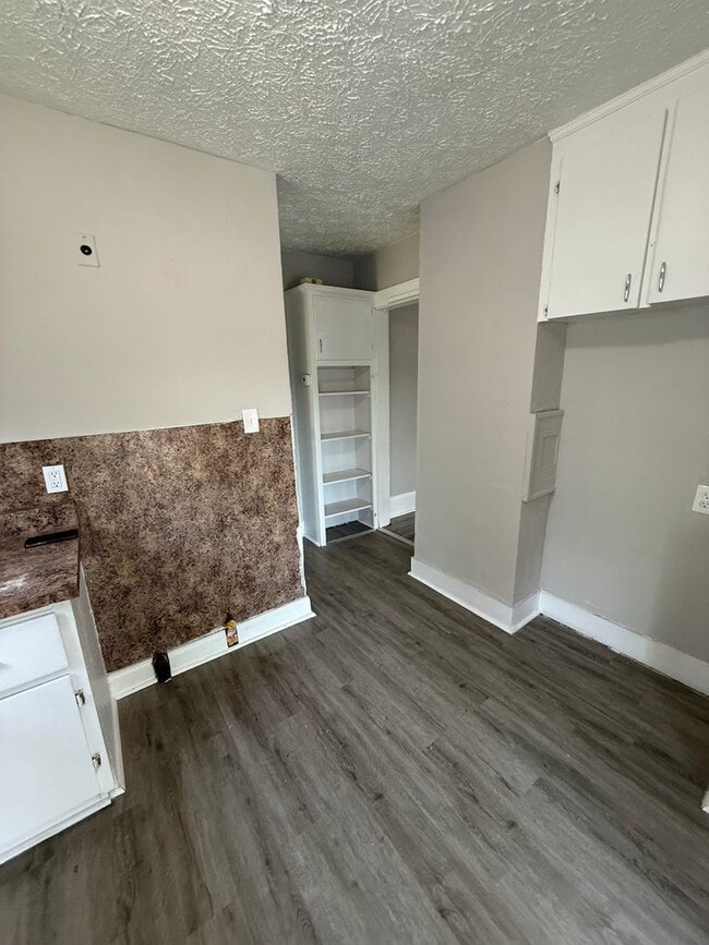 Building Photo - Coming Soon! Section 8 Accepted! Newly Ren...