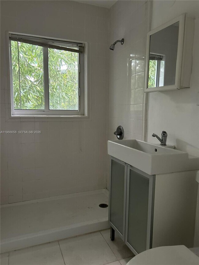 Building Photo - 1990 Bay Dr