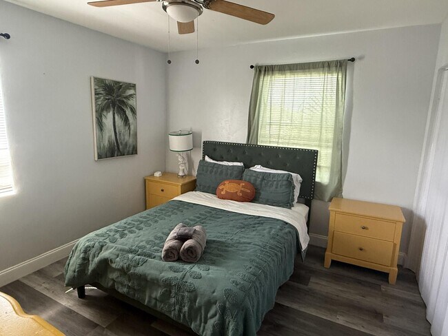 Building Photo - 131 E 27th St