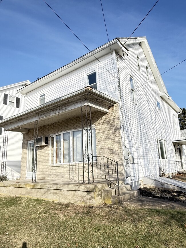 Building Photo - 113 N Center St