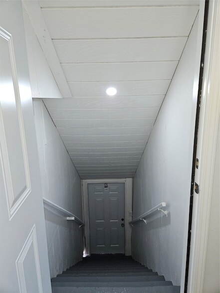 Building Photo - 120 Henry St