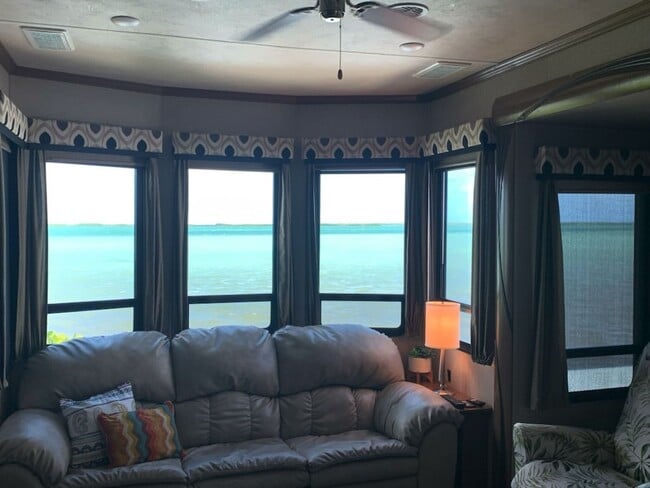 Building Photo - Move in Special! $500 off the First Months Rent!