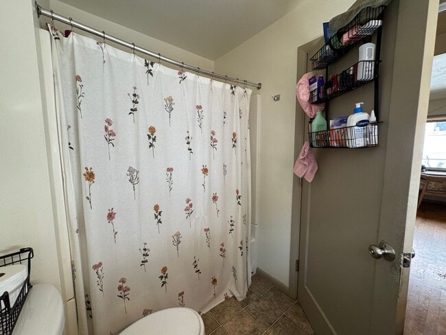 Building Photo - 7 Bed 2.5 Bath House - Near WWU