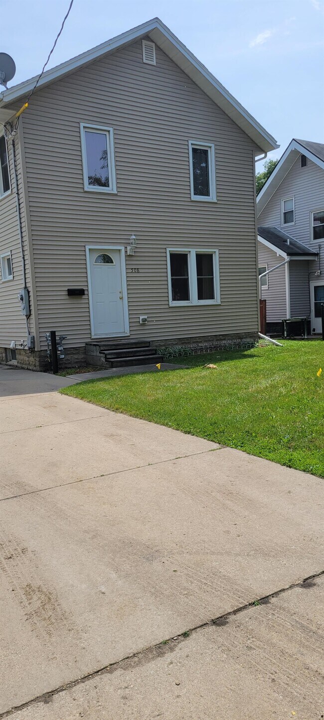 Primary Photo - 508 9th St SE