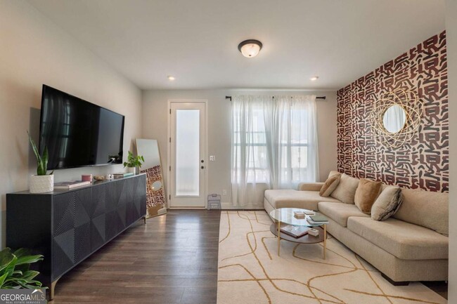 Building Photo - 313 Skylar Way SE