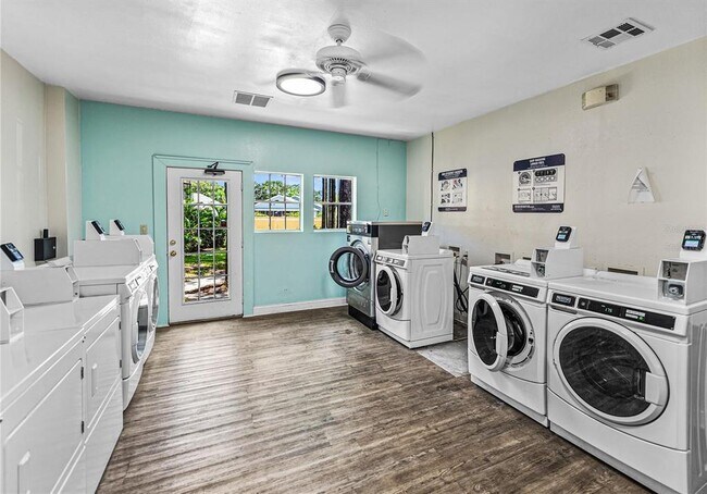 Building Photo - 8758 Mallard Reserve Dr