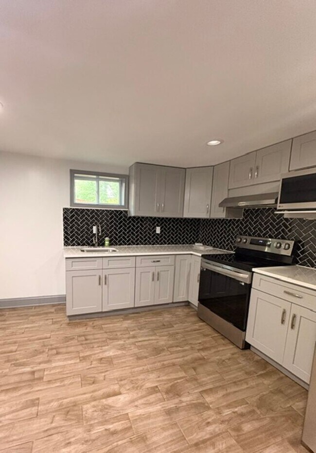 Building Photo - 9714 Admiralty Dr
