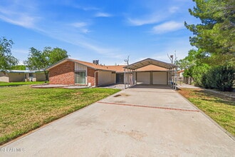 Building Photo - 809 Del Mar Dr