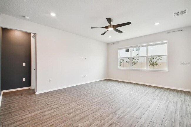 Building Photo - 13144 Peachleaf Ave