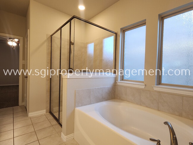 Building Photo - 2024 Miramar Dr