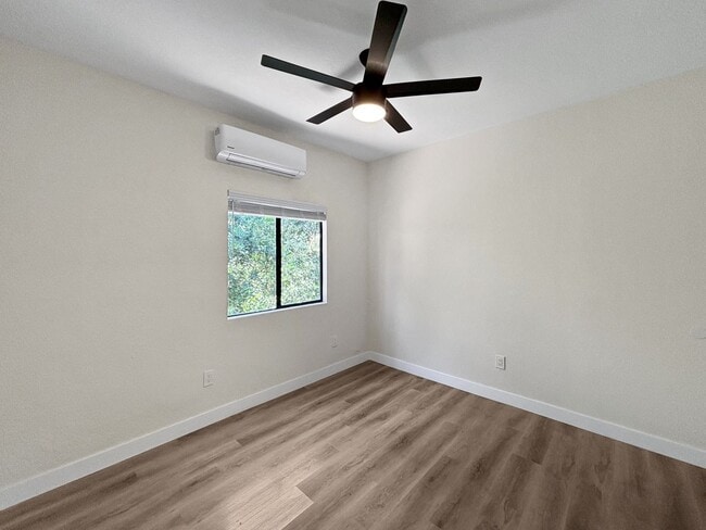 Building Photo - Charming & Spacious 2BD/2.5BA House in Nor...