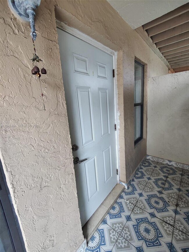 Building Photo - 616 Executive Center Dr