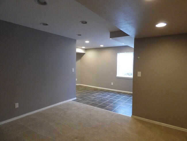 Building Photo - 805 Summer Hawk Dr