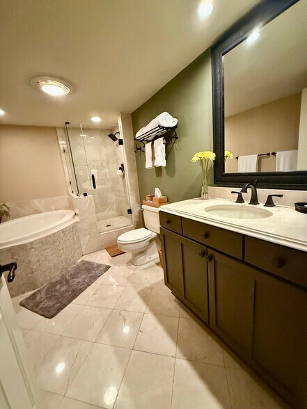 Building Photo - 7701 Wurzbach Rd