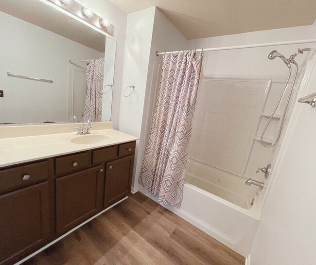 Building Photo - 1157 Goldfinch Ave