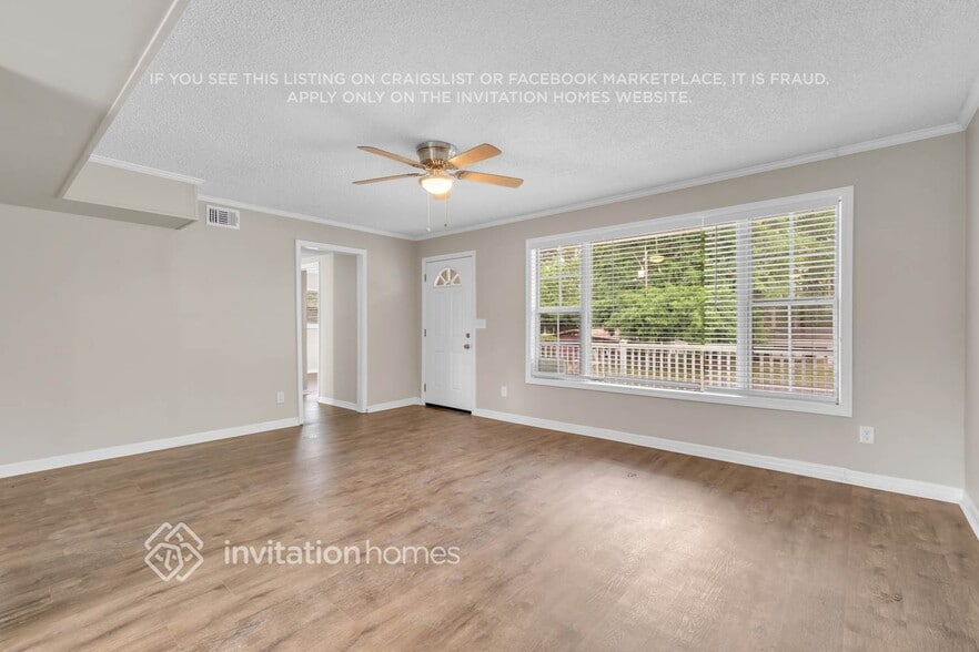 Building Photo - 8061 Delaroche Dr