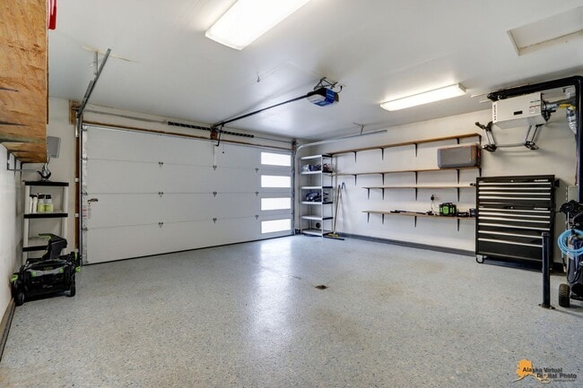 Building Photo - Fully Furnished Three Bedroom Executive Re...