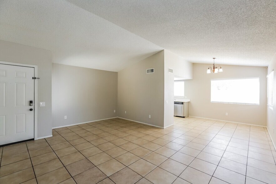 Building Photo - 6933 W Nicolet Ave