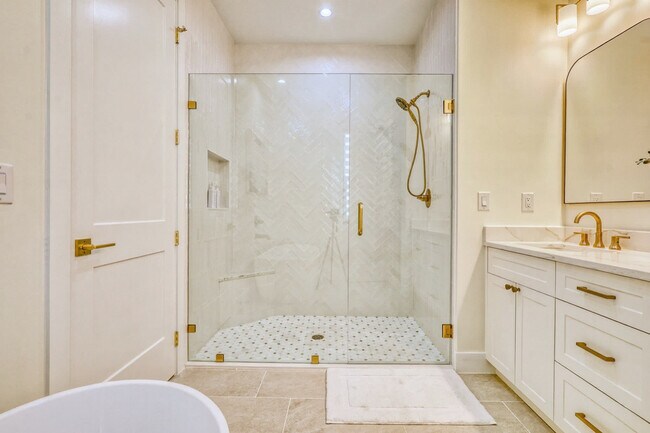 Building Photo - 2215 Amnesty Dr