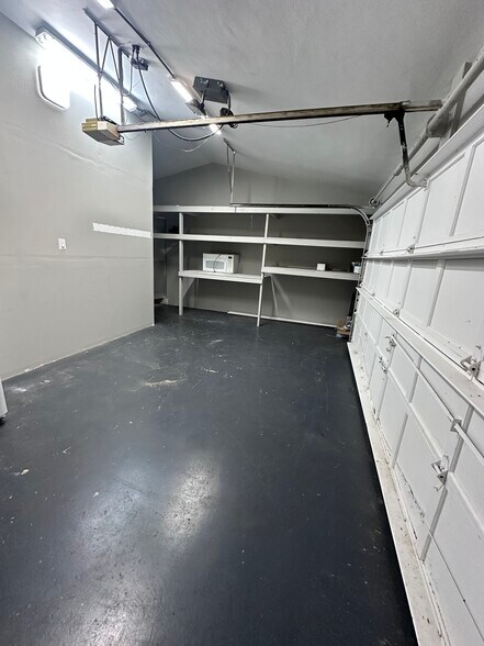 Building Photo - 3801 SW 31st Dr