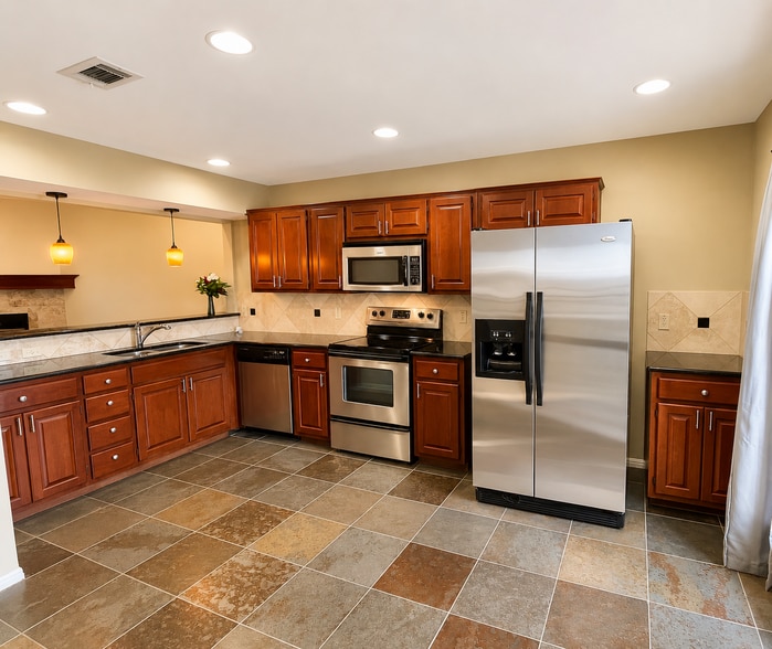 Large Kitchen - 112 Lachite