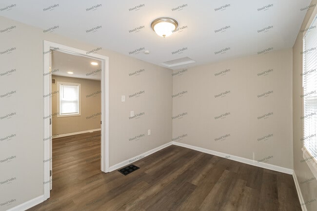 Building Photo - 9142 E Shope Ave