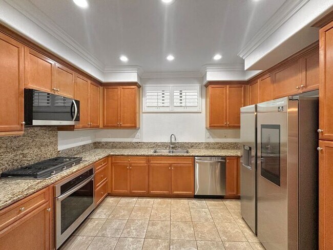 Building Photo - 1828 Scarlet Pl