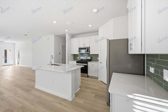 Building Photo - 713 Leavenworth Dr