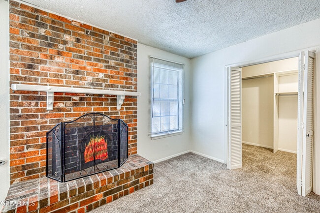Building Photo - 3008 Gaston Dr
