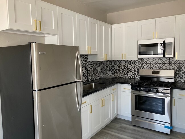 Building Photo - Val D' Kingsley LLC