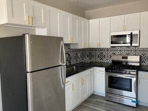 Building Photo - Val D' Kingsley LLC