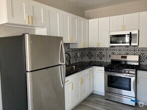 Building Photo - Val D' Kingsley LLC