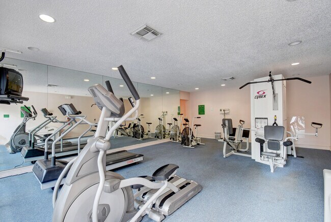 Building Photo - 8 Royal Palm Way