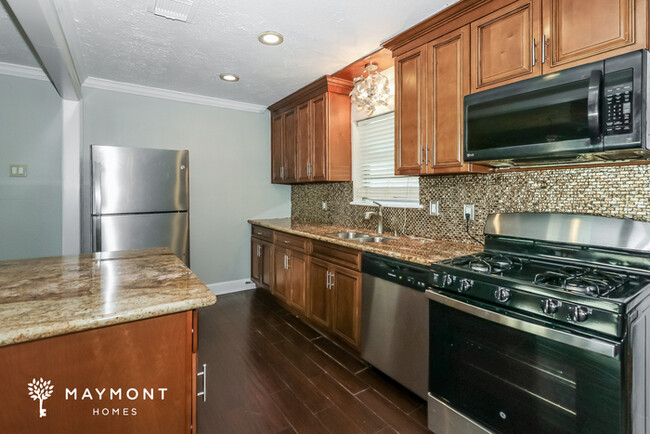 Building Photo - Houston Ranch-Style Home