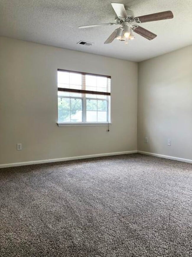 Building Photo - Available now. 4 Bedroom 3 Full Bath Home