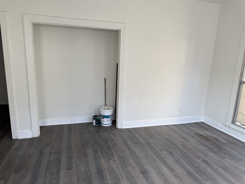 Building Photo - 2815 1/4 S Norton Ave