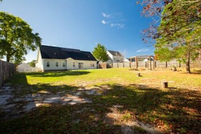 Building Photo - 111 Harvest Moon Dr