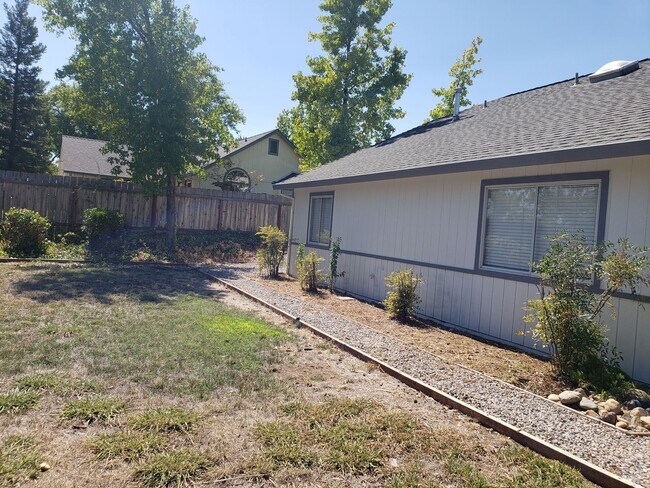 Building Photo - 586 Springer Dr