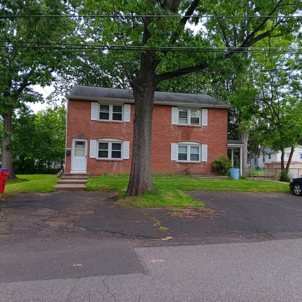 Primary Photo - 427 Kalmia St