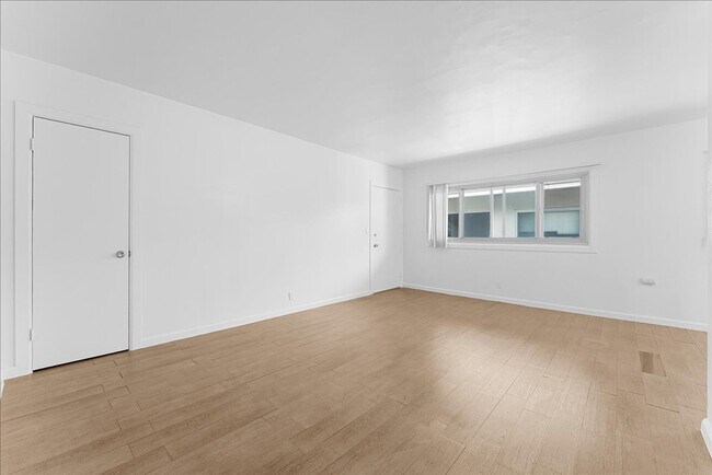 Building Photo - 3116 W 99th St