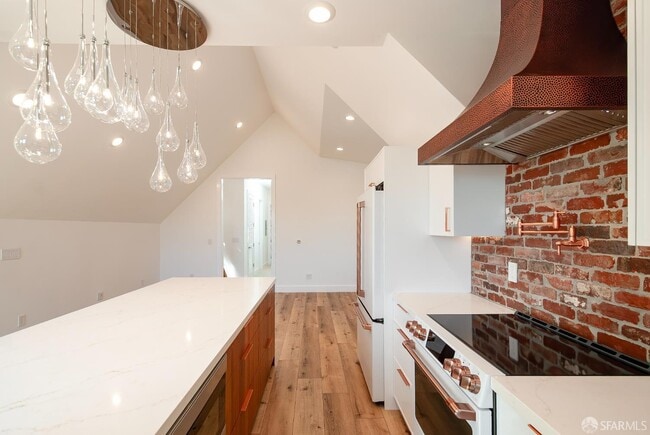 Building Photo - 60 Carmelita St