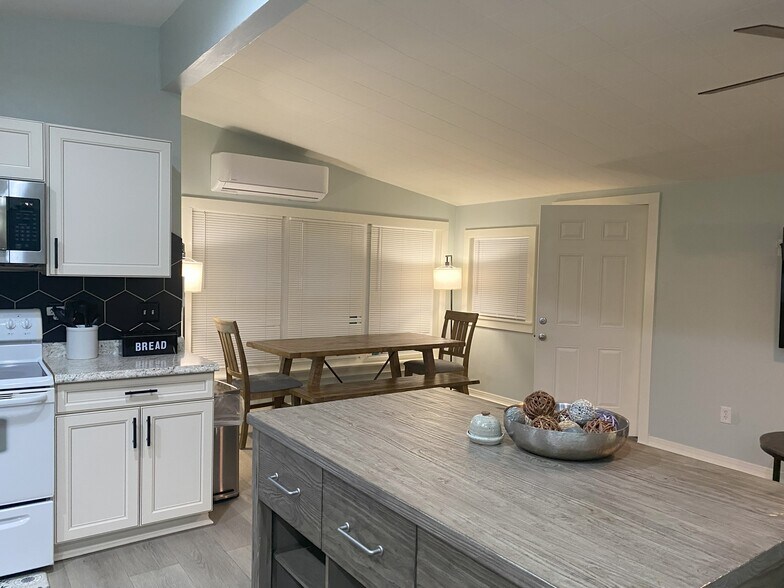 Building Photo - 314 Jasmine Pl